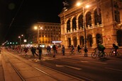 Teilnehmer vom Friday Nightskating am 25.05.19 vor der Oper, Fotocredits: passathon